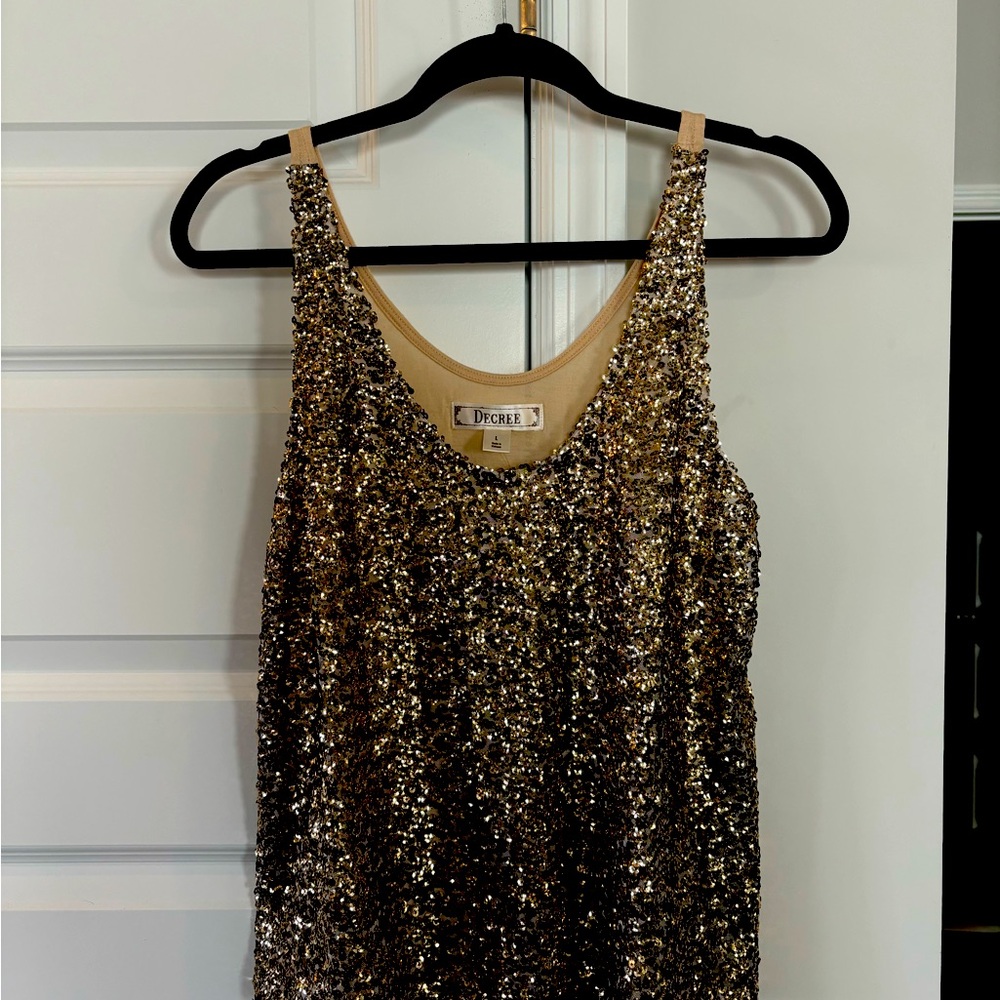 Large Decree gold cotton tank with sequins front